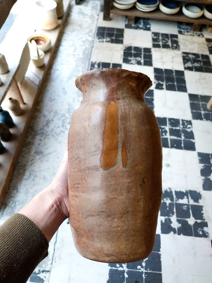 vase en grès modelé et pincé à la main à Lille - Artisanat du Nord - pièce unique 