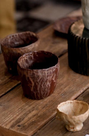 Mug en grès modelé et pincé à la main à Lille - Artisanat du Nord - pièce unique 