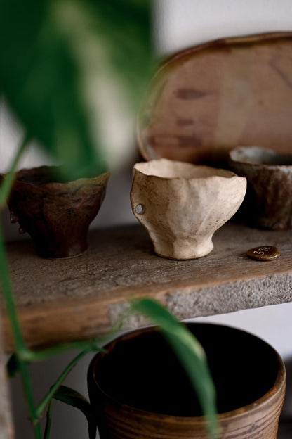 Tasse en grès modelée et pincée à la main à Lille - Artisanat du Nord - pièce unique 