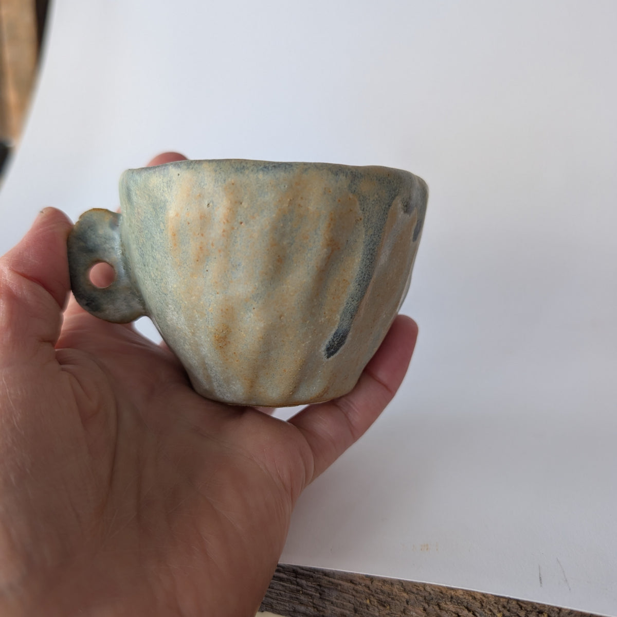 Tasse Bol en grès modelé et pincé à la main à Lille - Artisanat du Nord - pièce unique Albane Trollé céramique poterie